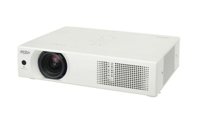 Sanyo PLC-XU116 - Портативный мультимедийный видеопроектор среднего класса в аренду - Неварентал