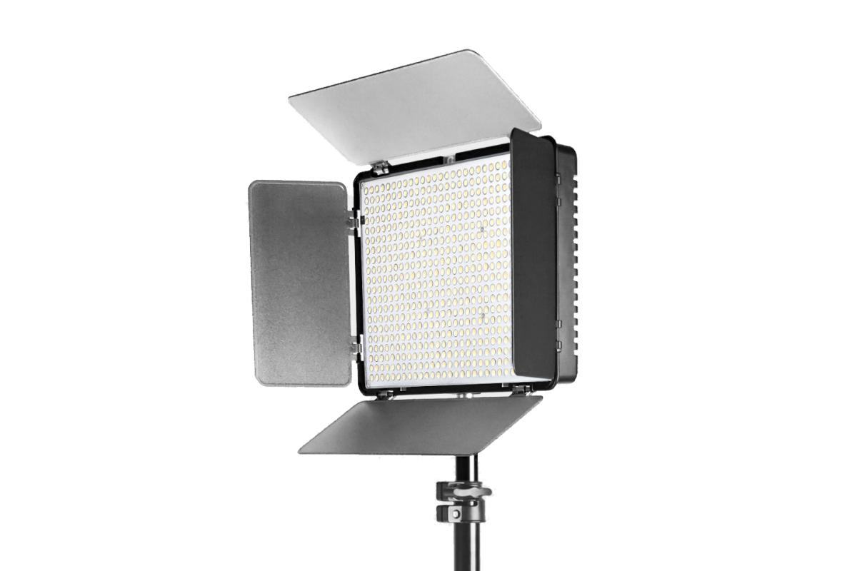 Travor TL-600S - Студийная светодиодная лампа на штативе, с фнукцией регулировки яркости и сменными фильтрами в аренду - Неварентал